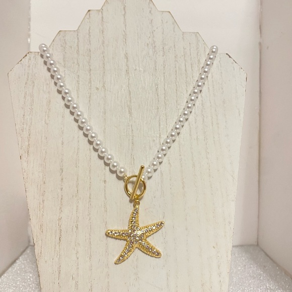 Gold Starfish Pendant Pearl Necklace - Picture 8 of 8